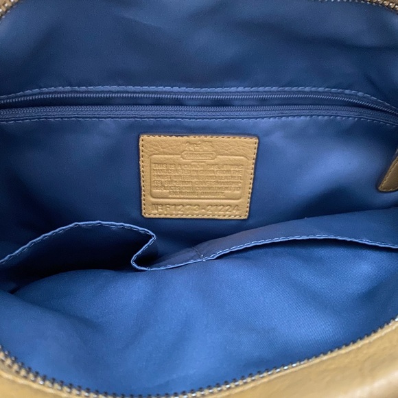 Authentic Coach leather handbag. Shoulder and crossbody strap. Incredibly soft. - Picture 6 of 8